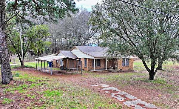 4.85 Acres of Residential Land with Home for Sale in Mount Pleasant, Texas