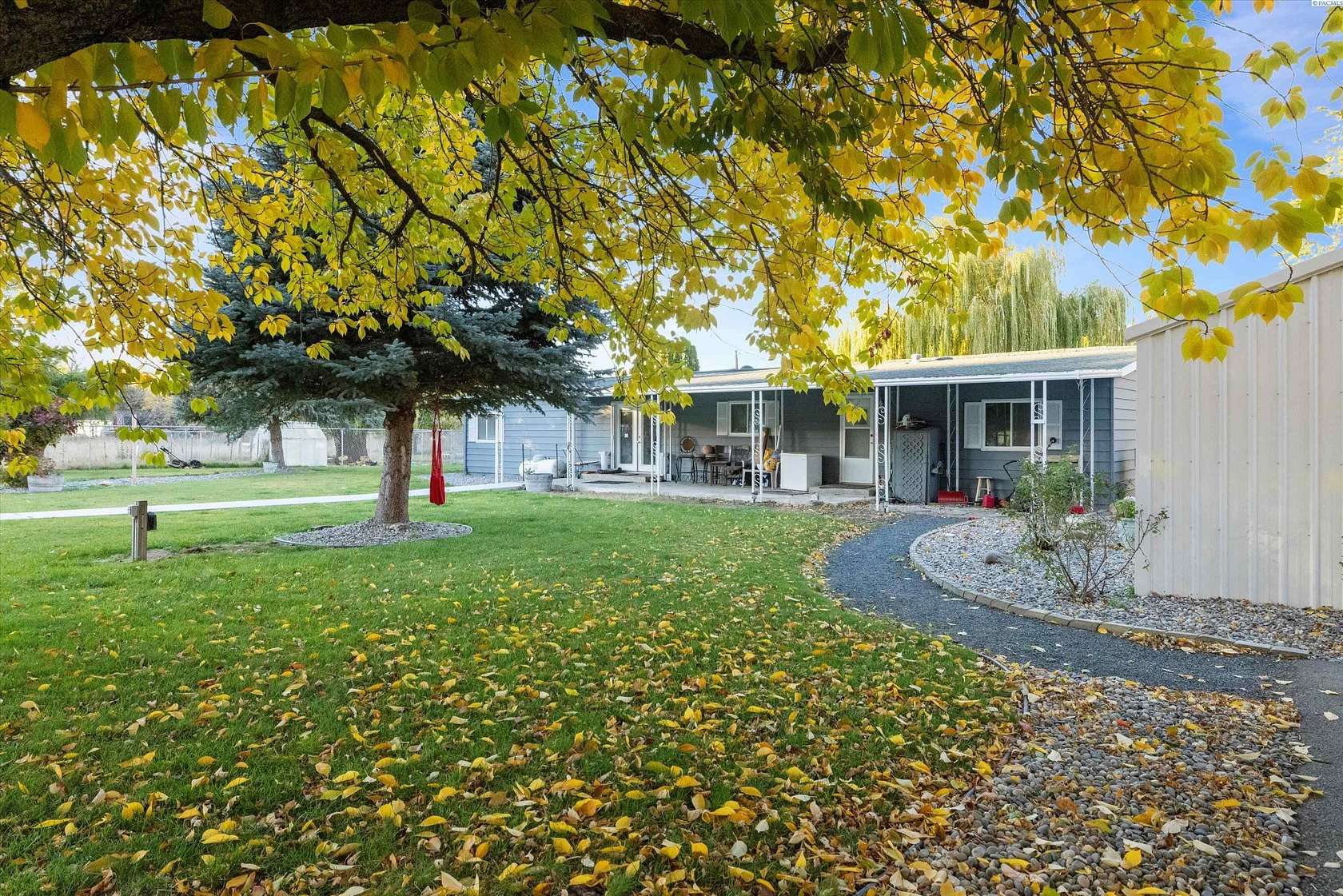 3 Acres of Residential Land with Home for Sale in Benton City, Washington