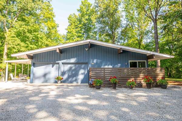 3.67 Acres of Residential Land with Home for Sale in Hamilton Township, Ohio