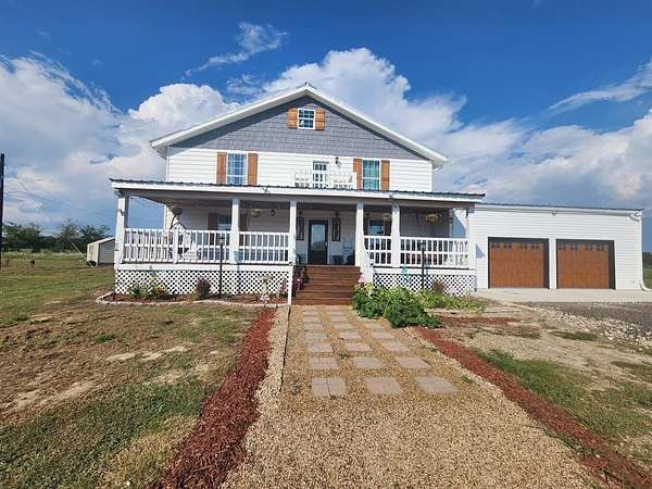 30 Acres of Land with Home for Sale in Lone Oak, Texas