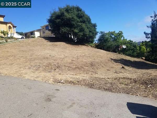 Residential Land for Sale in Pinole, California