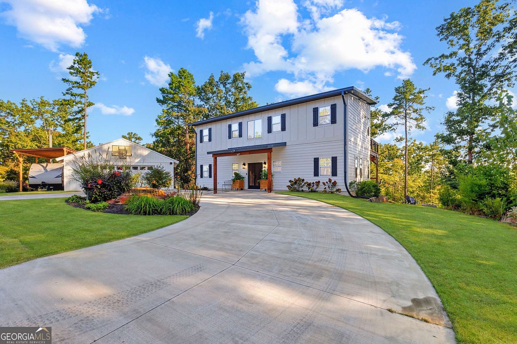 14.6 Acres of Land with Home for Sale in Toccoa, Georgia