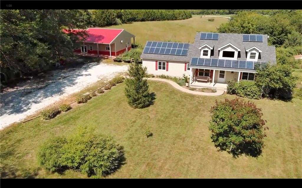 9.24 Acres of Residential Land with Home for Sale in Leavenworth, Kansas