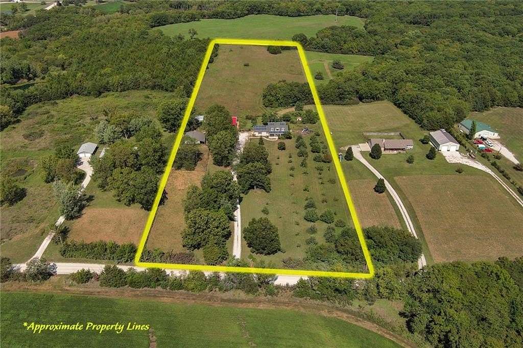9.24 Acres of Land with Home for Sale in Leavenworth, Kansas