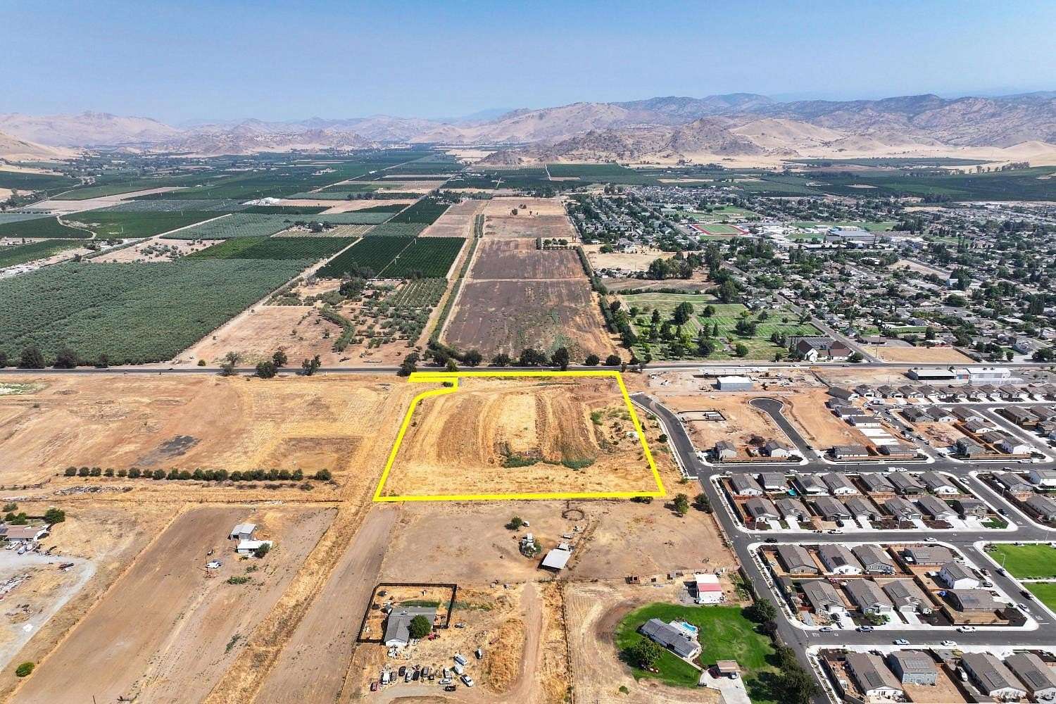 9.4 Acres of Mixed-Use Land for Sale in Woodlake, California
