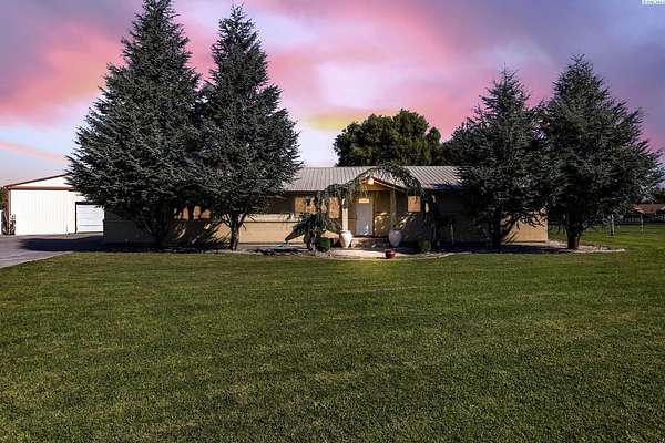 4.8 Acres of Residential Land with Home for Sale in Kennewick, Washington