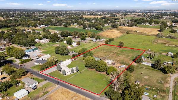 4.8 Acres of Land with Home for Sale in Kennewick, Washington