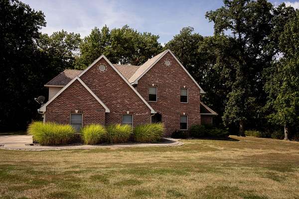 9.3 Acres of Residential Land with Home for Sale in Centralia, Missouri