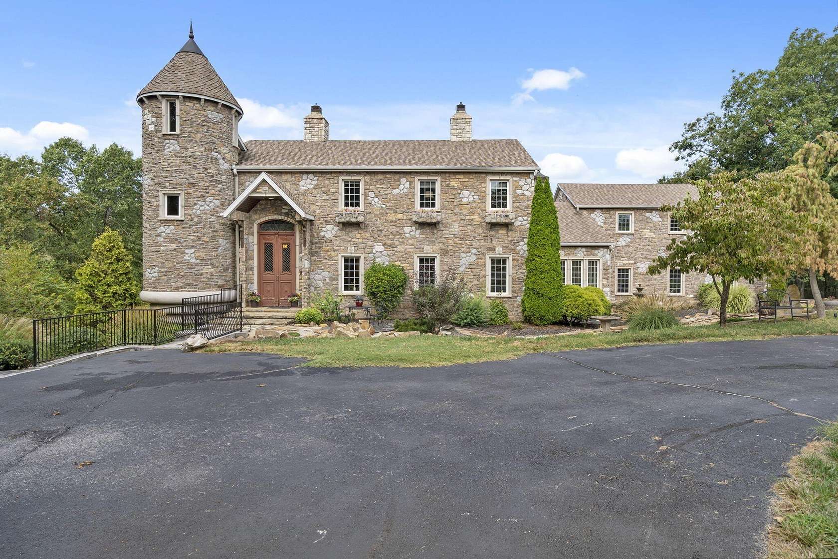 5 Acres of Residential Land with Home for Sale in Bois D'Arc, Missouri