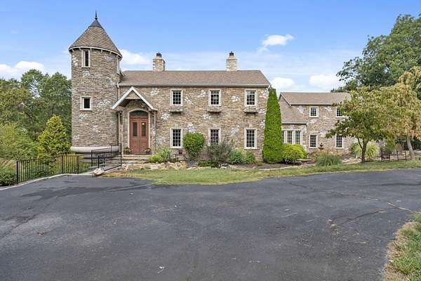 5 Acres of Residential Land with Home for Sale in Bois D'Arc, Missouri