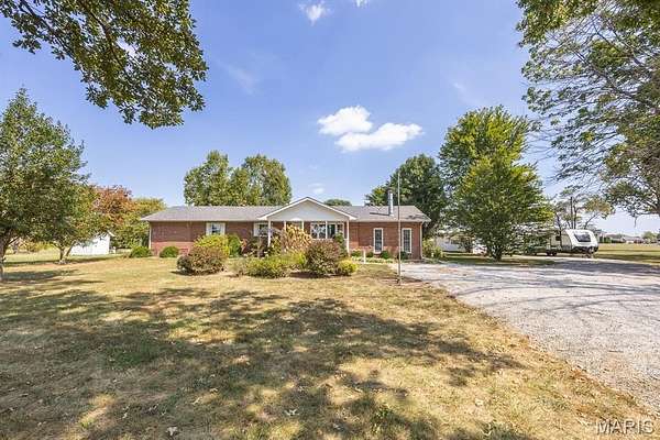 2.66 Acres of Residential Land with Home for Sale in Mascoutah, Illinois