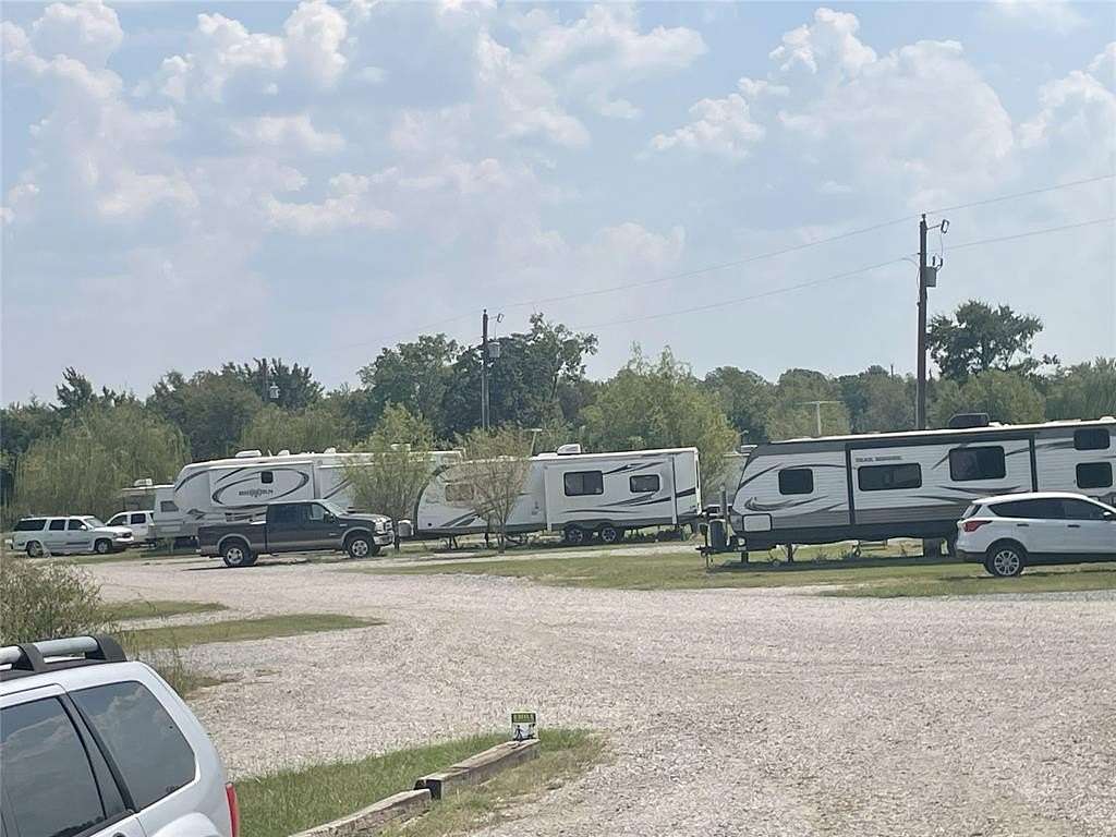 21.3 Acres of Land for Sale in Savoy, Texas