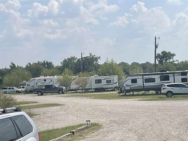 21.3 Acres of Land for Sale in Savoy, Texas