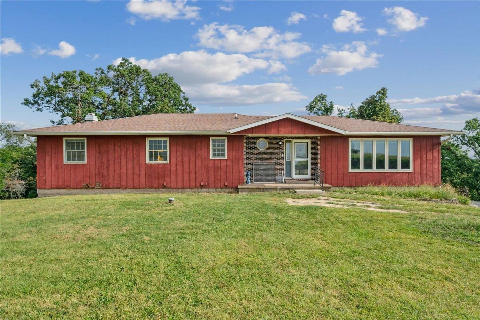 4.83 Acres of Residential Land with Home for Sale in Bellevue, Iowa