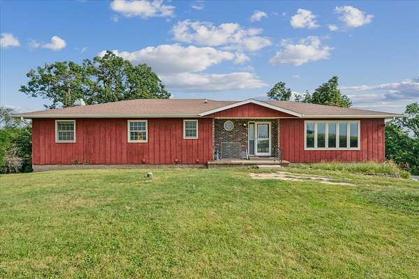 4.83 Acres of Residential Land with Home for Sale in Bellevue, Iowa