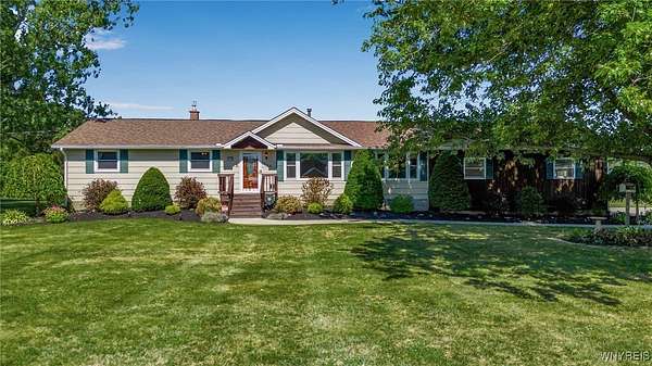 4.26 Acres of Residential Land with Home for Sale in Akron, New York