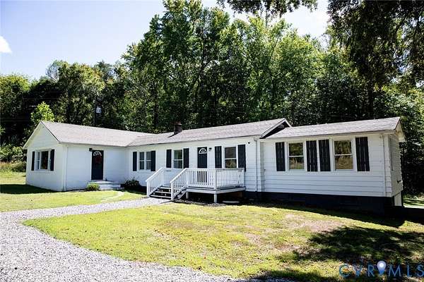 1.84 Acres of Residential Land with Home for Sale in Farmville, Virginia