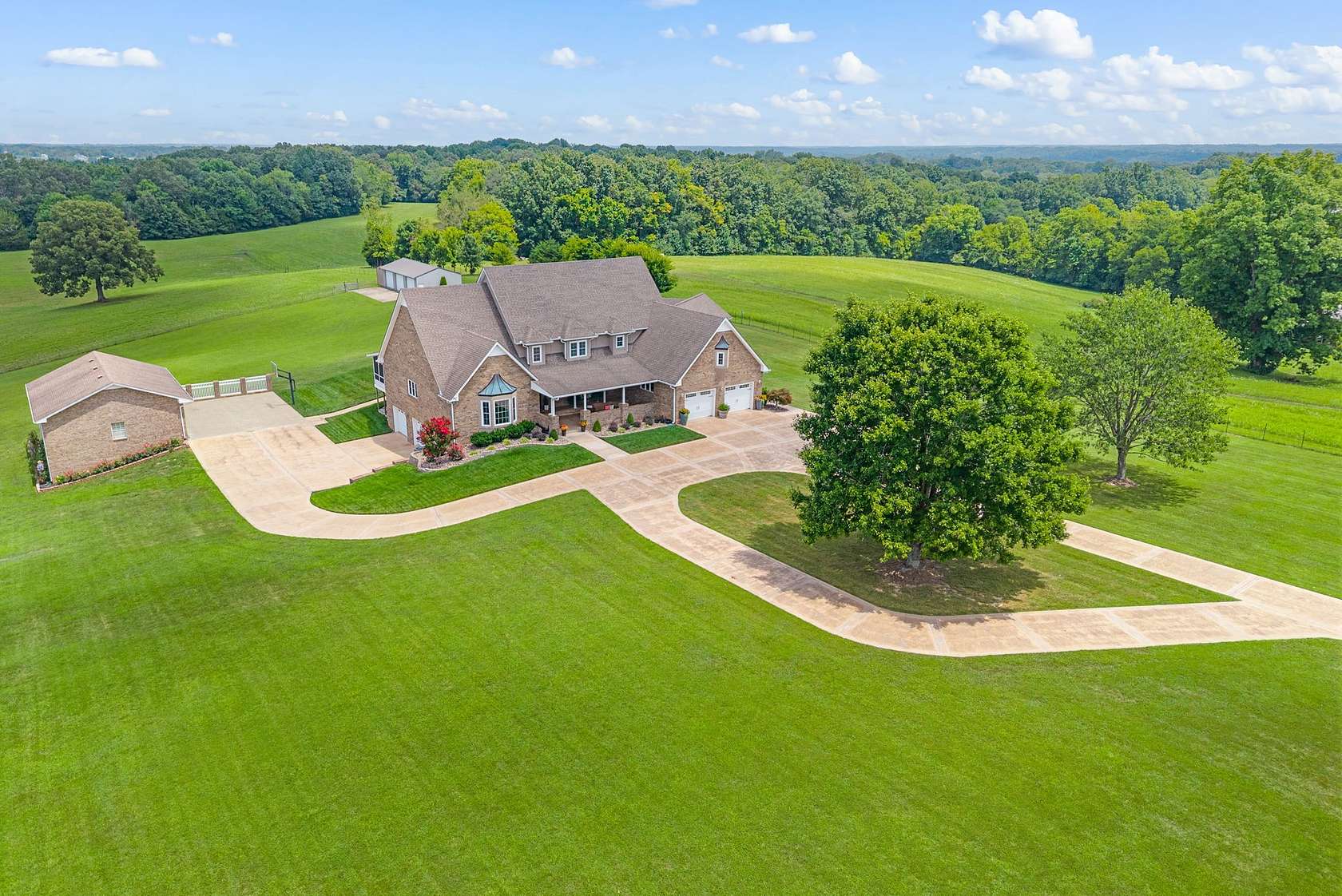 15 Acres of Land with Home for Sale in Clarksville, Tennessee