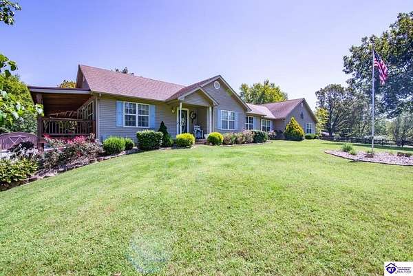 5.19 Acres of Residential Land with Home for Sale in Buffalo, Kentucky