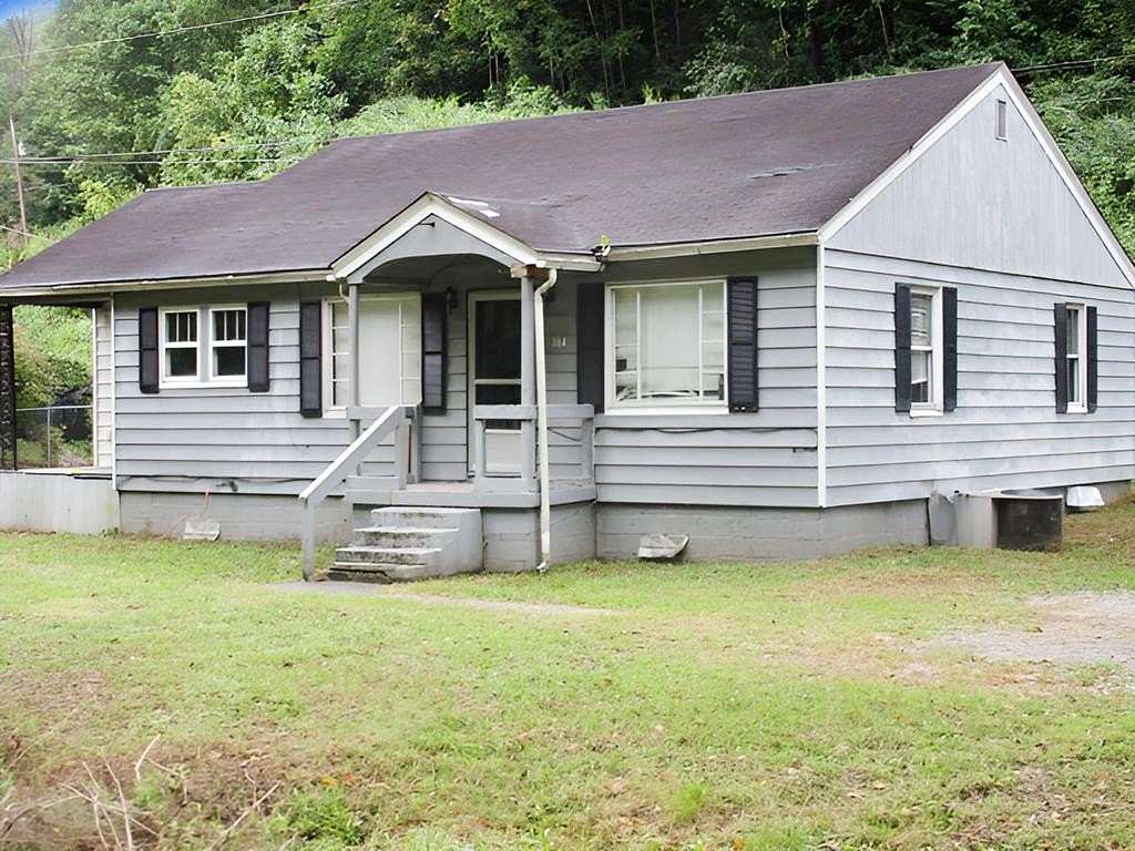 1.77 Acres of Residential Land with Home for Sale in Pikeville, Kentucky