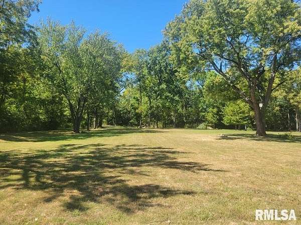 0.87 Acres of Residential Land for Sale in Nokomis, Illinois