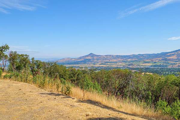 15 Acres of Recreational Land for Sale in Medford, Oregon