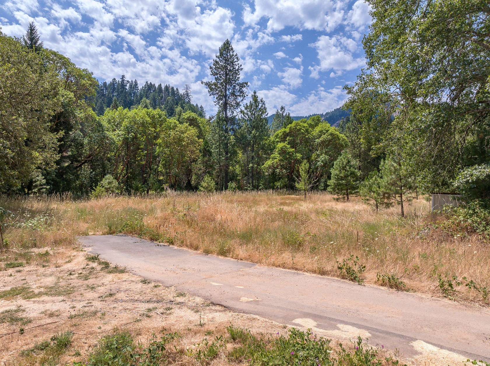 2.2 Acres of Mixed-Use Land for Sale in Wolf Creek, Oregon