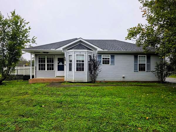 1.53 Acres of Residential Land with Home for Sale in Clarksville, Tennessee