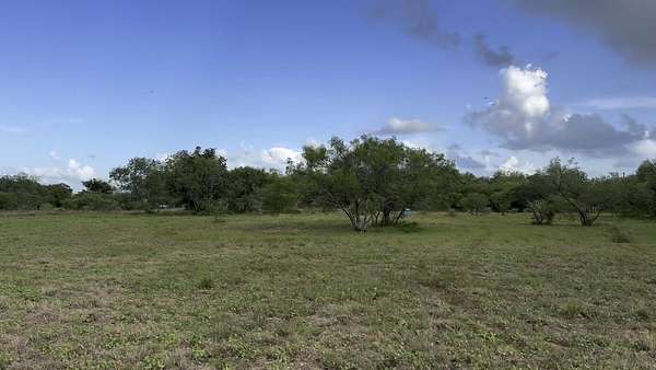 5.55 Acres of Residential Land for Sale in Beeville, Texas