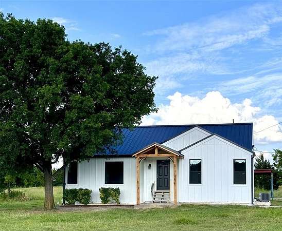 2.87 Acres of Residential Land with Home for Lease in Greenville, Texas