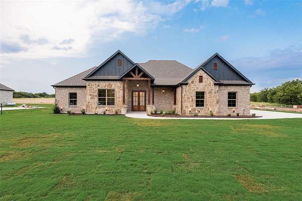 3 Acres of Residential Land with Home for Sale in Valley View, Texas