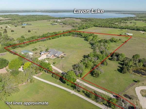 16.2 Acres of Land with Home for Sale in Farmersville, Texas