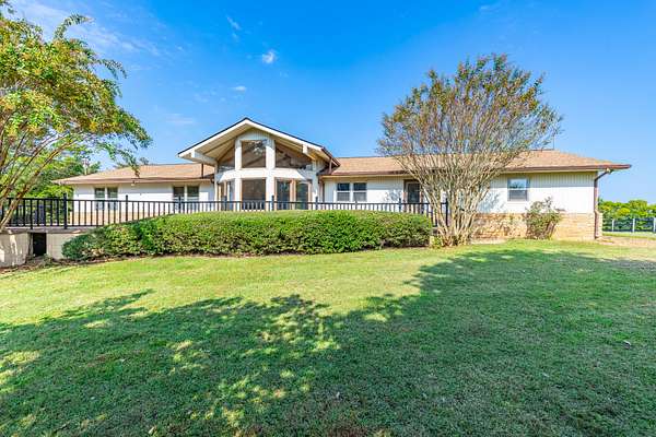 19 Acres of Land with Home for Sale in Pulaski, Tennessee