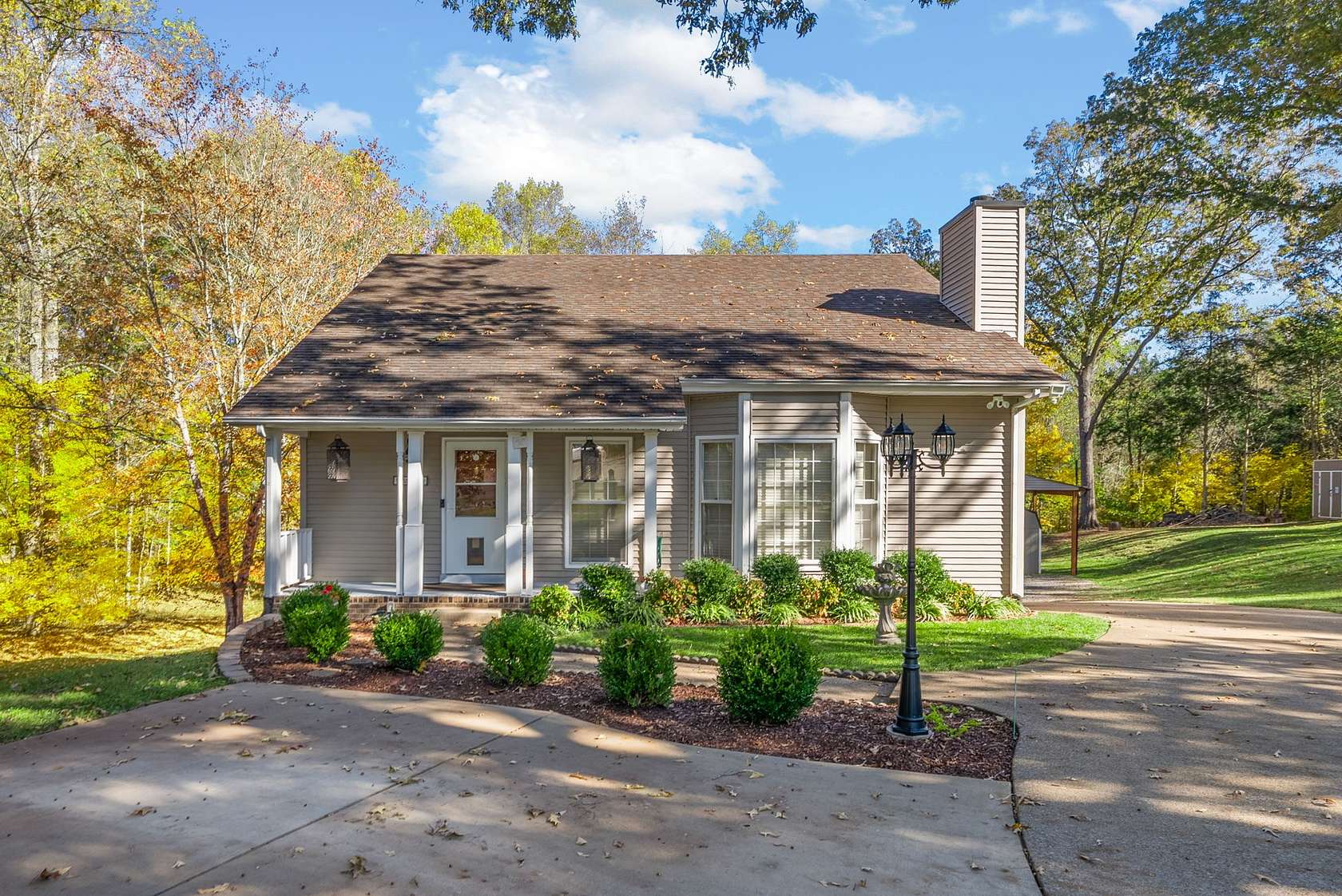 0.96 Acres of Residential Land with Home for Sale in Clarksville, Tennessee