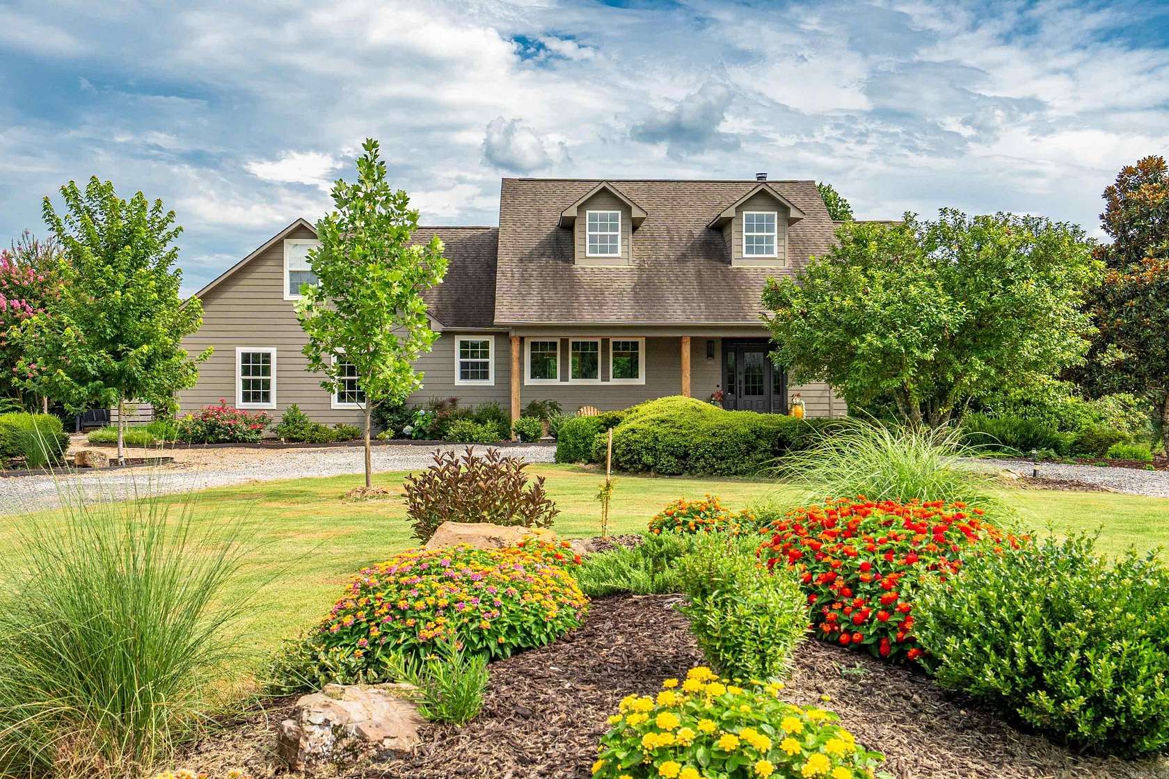 19.2 Acres of Land with Home for Sale in Hot Springs, Arkansas