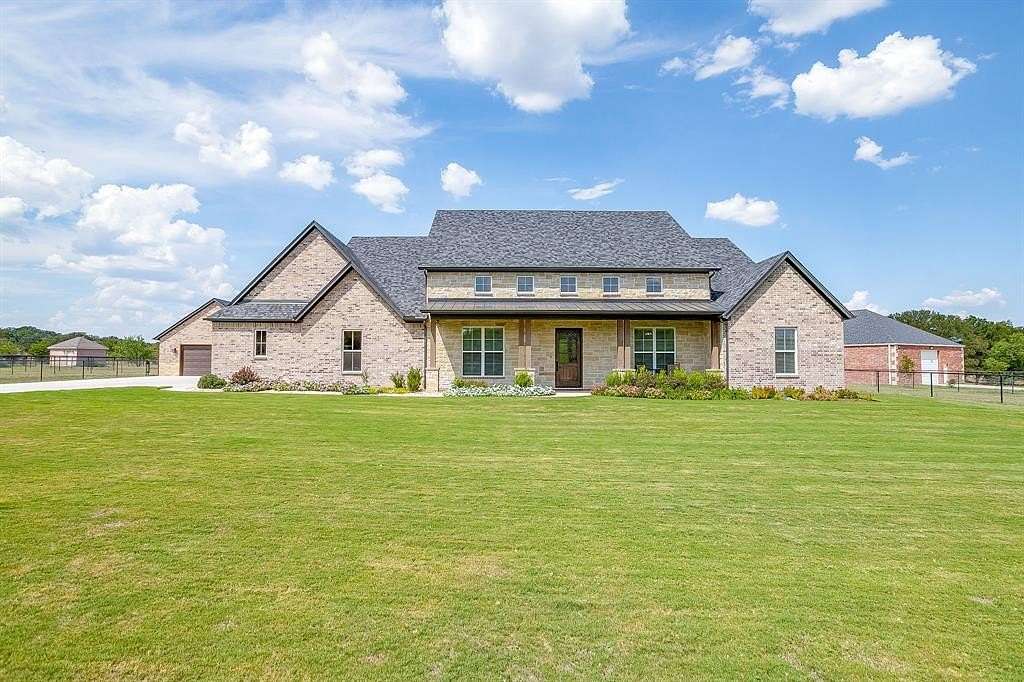 2.59 Acres of Residential Land with Home for Sale in Fort Worth, Texas