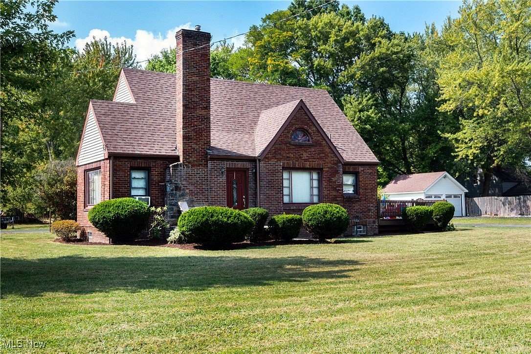 2.47 Acres of Residential Land with Home for Sale in Austintown, Ohio