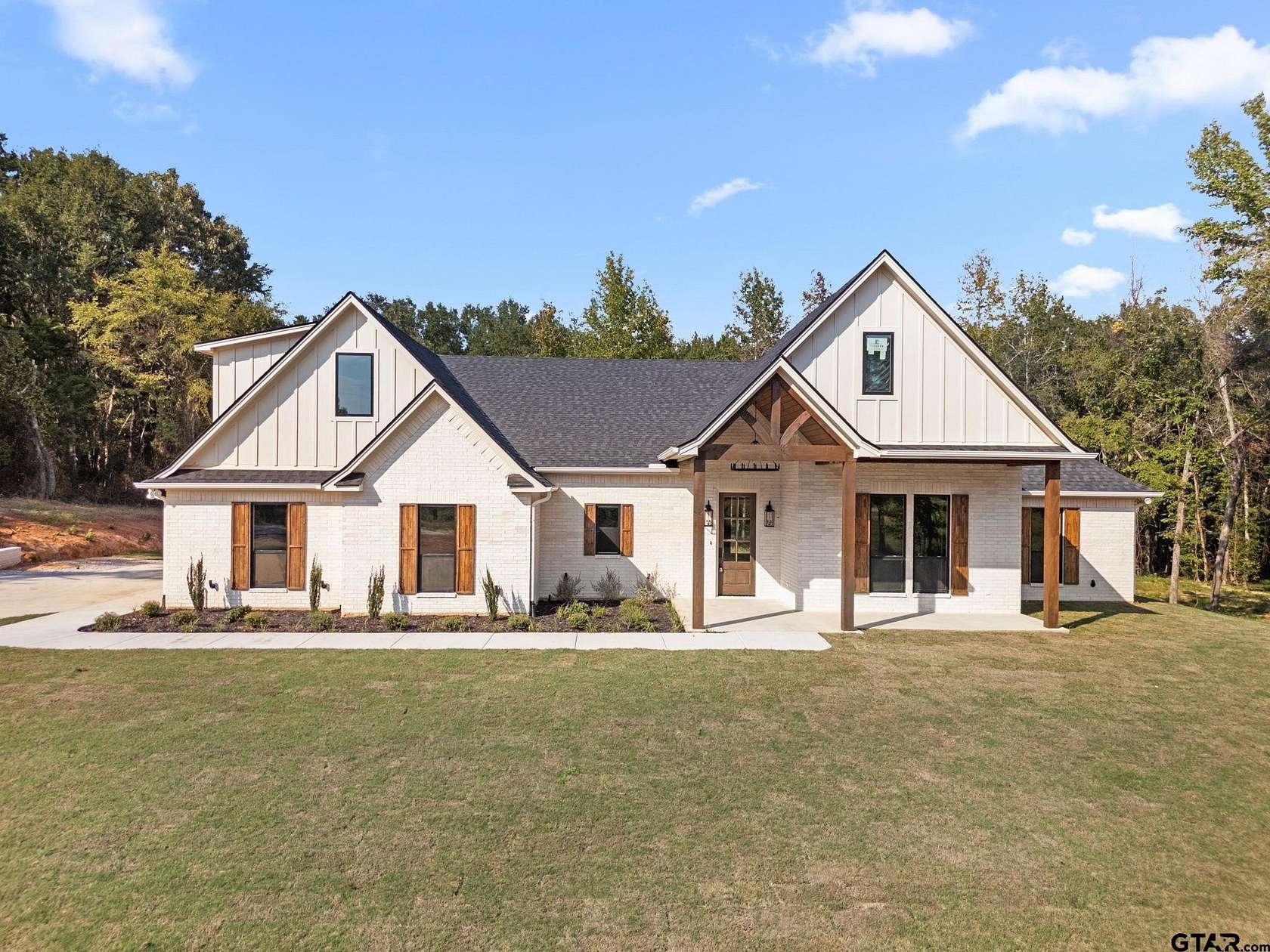 6.26 Acres of Residential Land with Home for Sale in Lindale, Texas