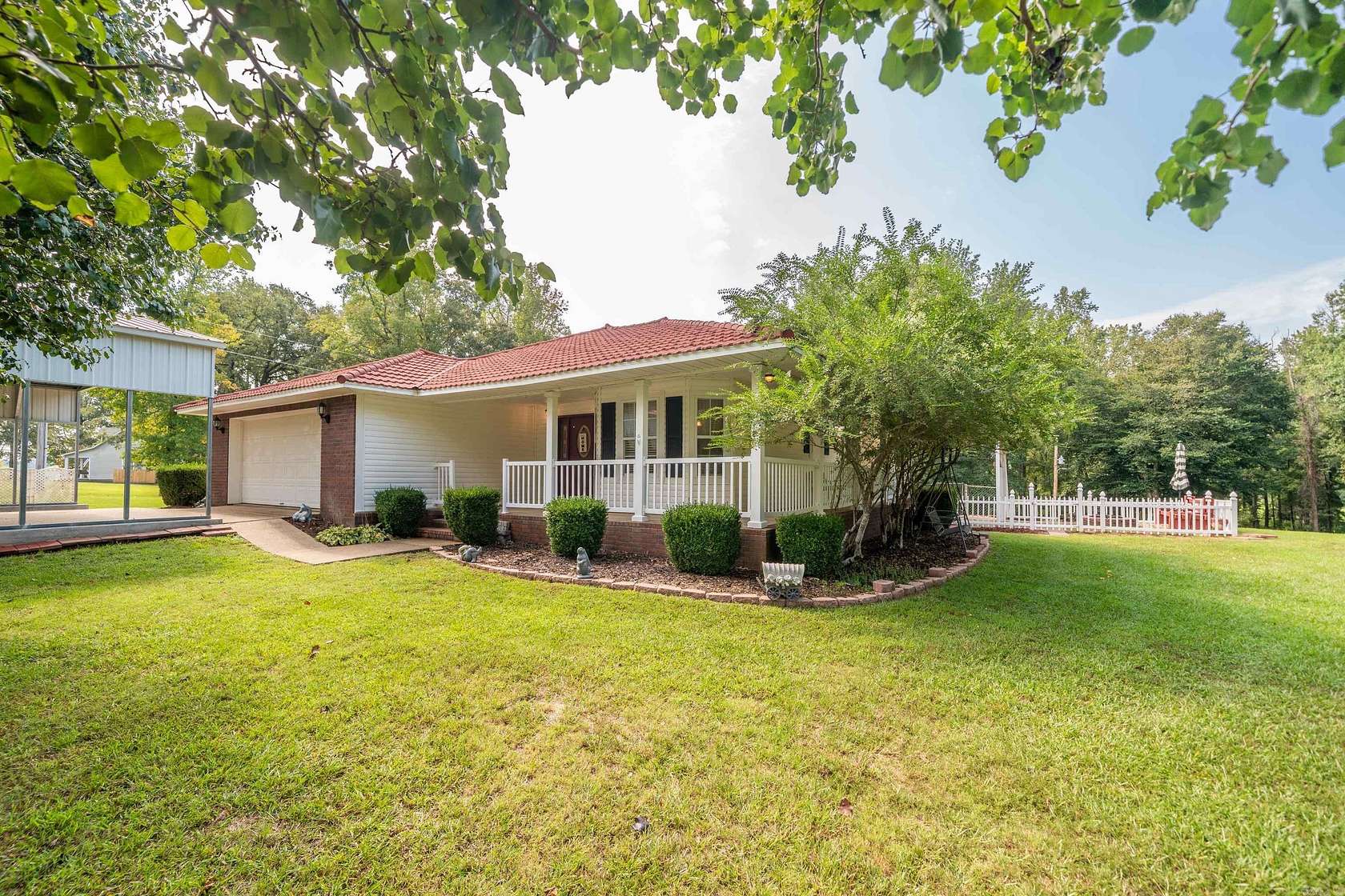 3.59 Acres of Residential Land with Home for Sale in Arkadelphia, Arkansas