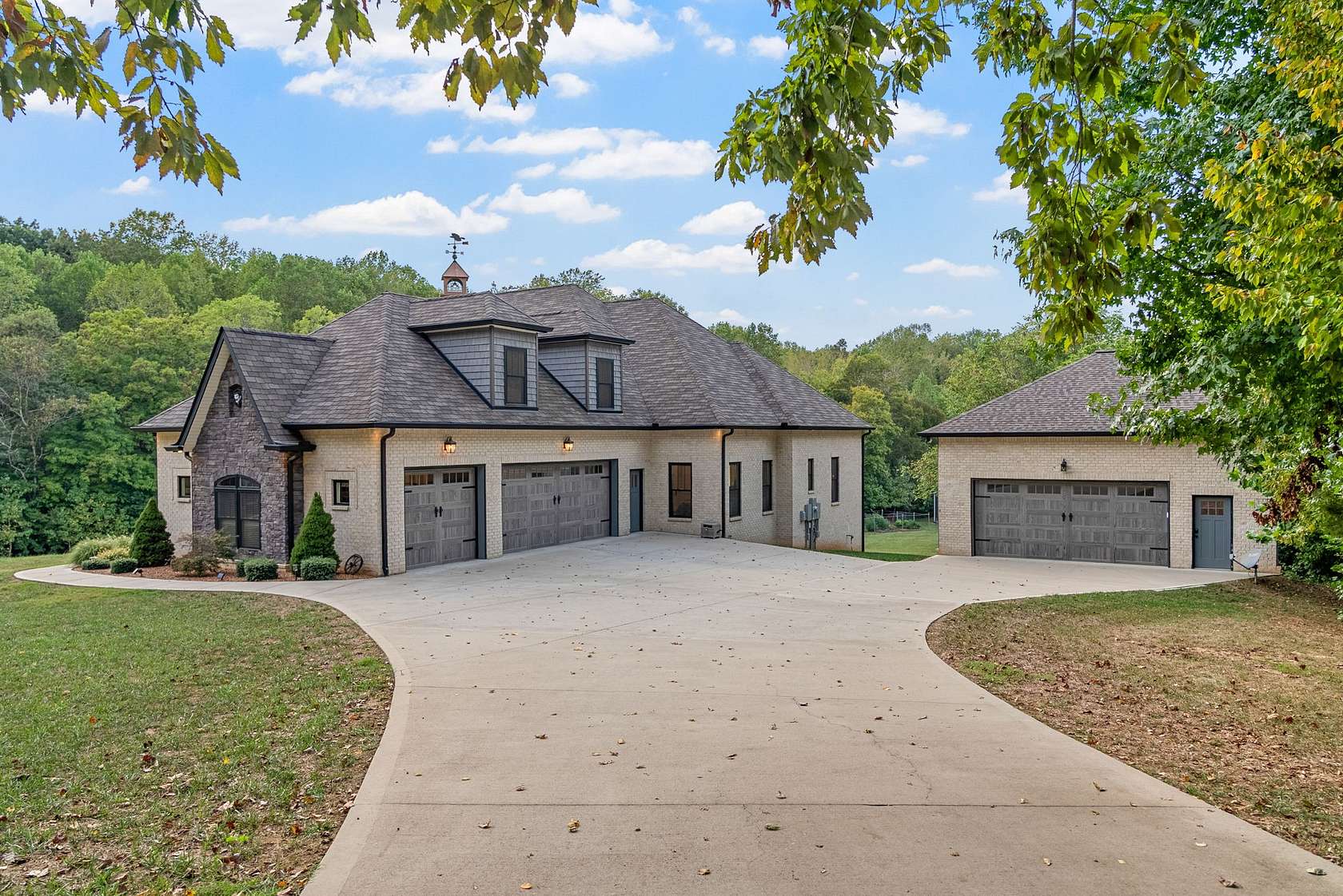 15 Acres of Land with Home for Sale in Clarksville, Tennessee