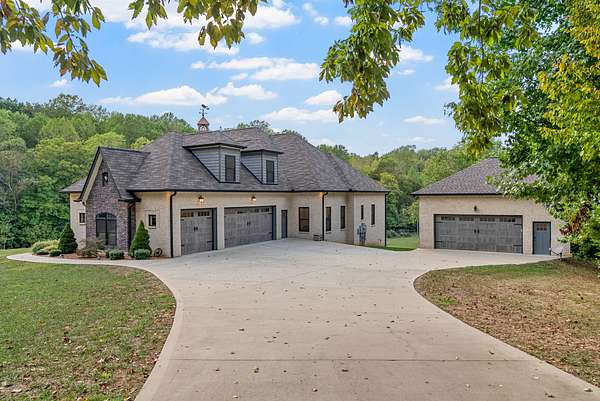 15 Acres of Land with Home for Sale in Clarksville, Tennessee