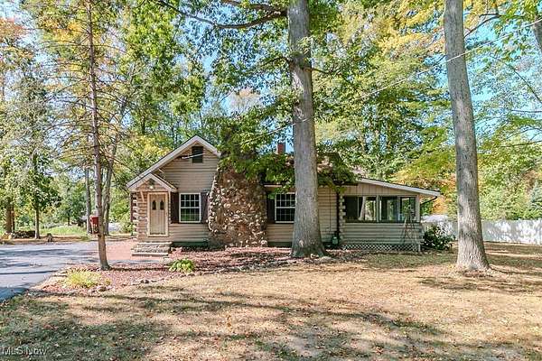 1.69 Acres of Residential Land with Home for Sale in Warren, Ohio