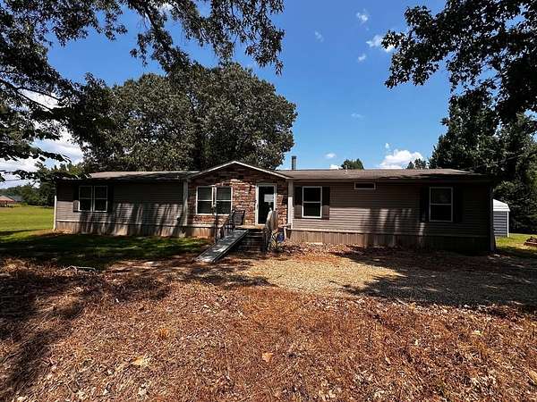 2 Acres of Residential Land with Home for Sale in Texarkana, Arkansas