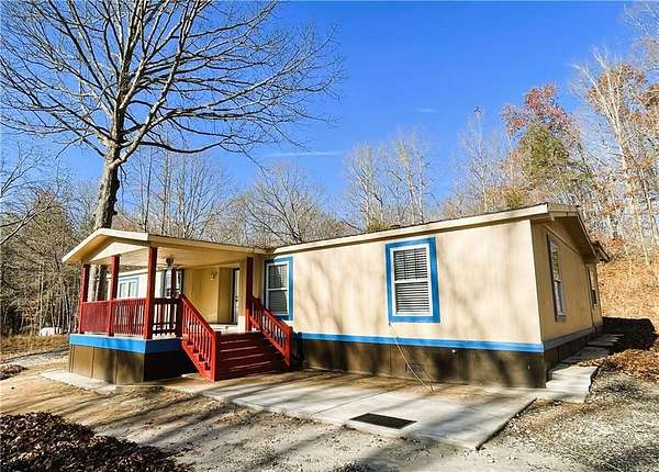 2.59 Acres of Residential Land with Home for Lease in Flowery Branch, Georgia