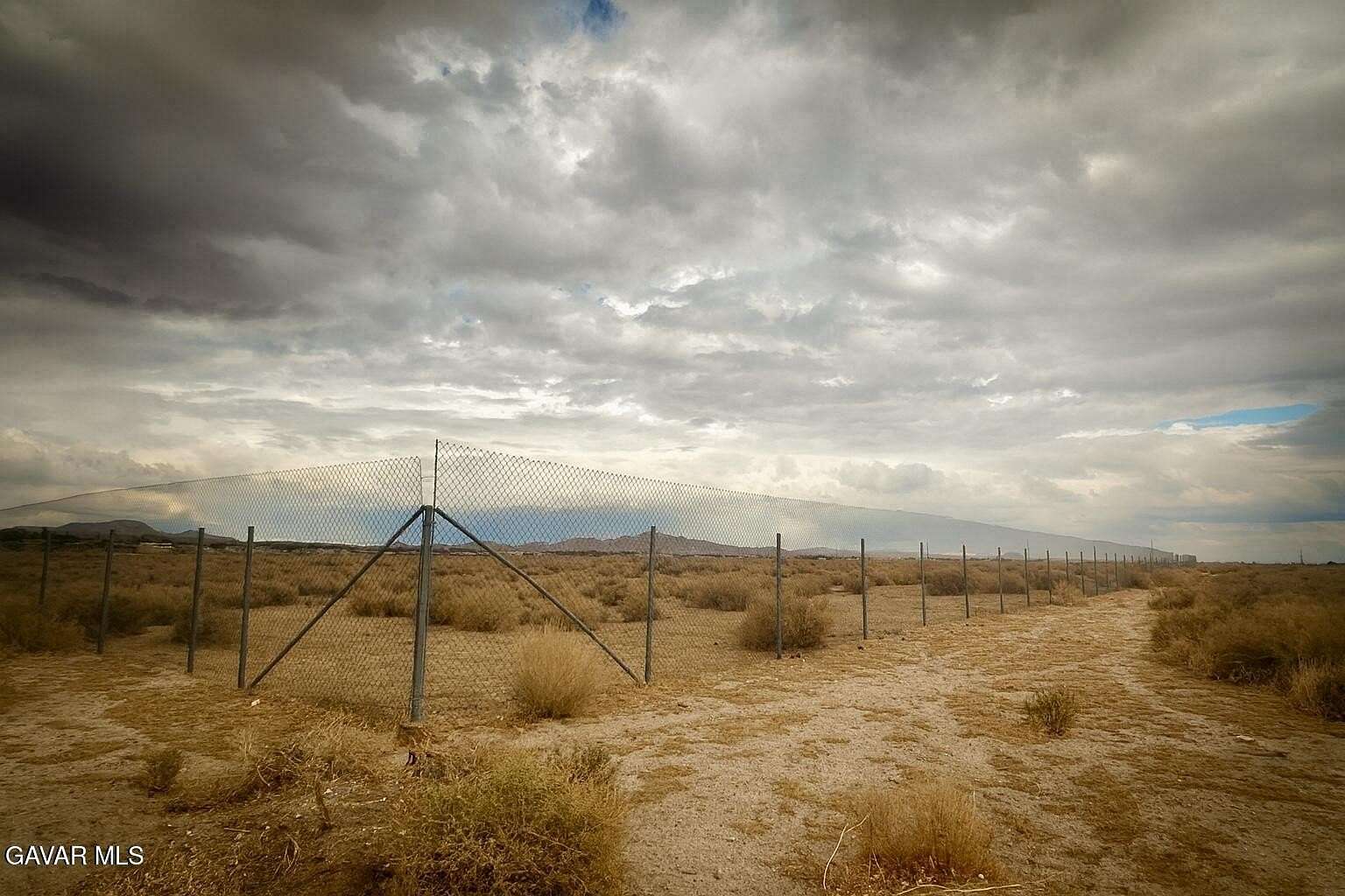 Residential Land for Sale in Rosamond, California