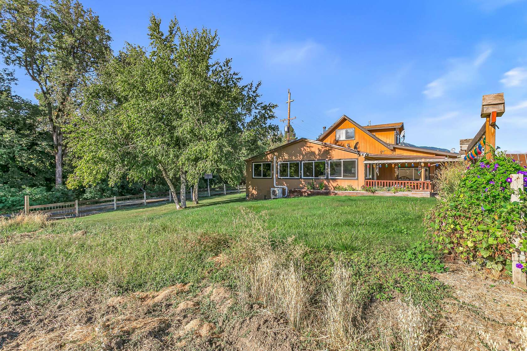 10.5 Acres of Land with Home for Sale in Grants Pass, Oregon