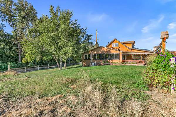 10.5 Acres of Land with Home for Sale in Grants Pass, Oregon