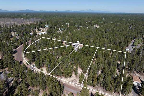 4.39 Acres of Residential Land with Home for Sale in La Pine, Oregon