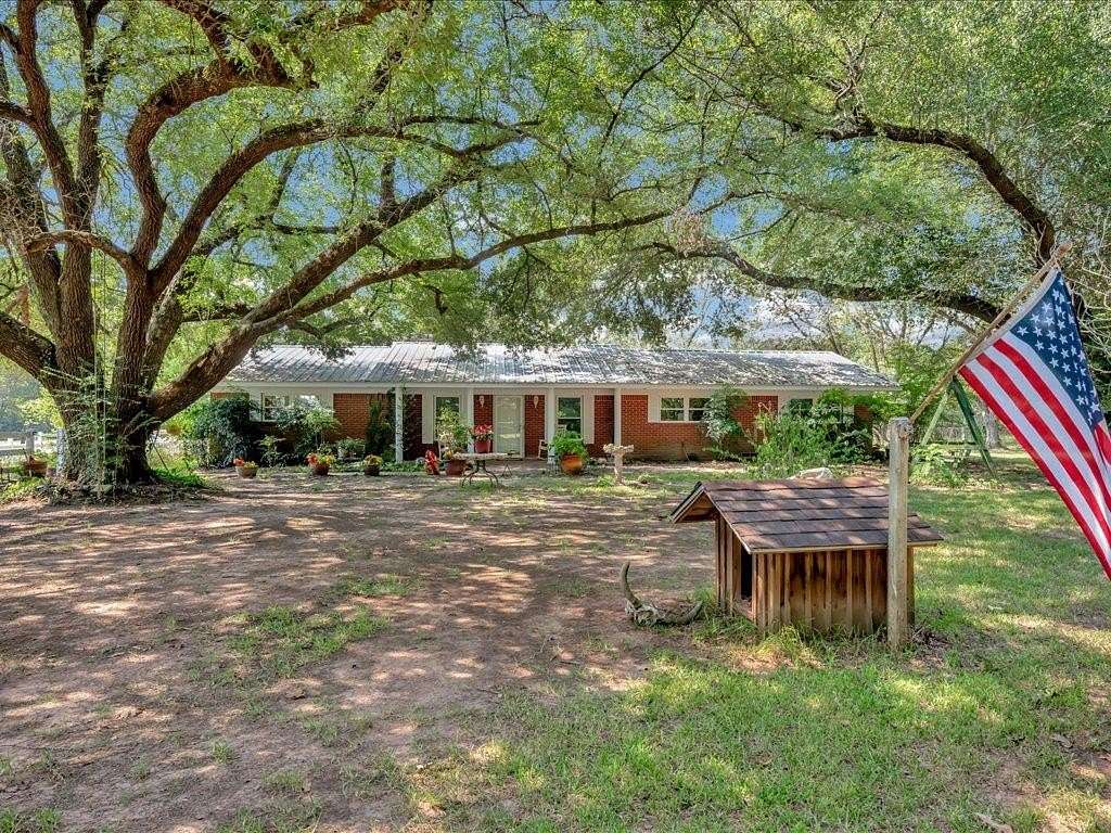 9.3 Acres of Residential Land with Home for Sale in Nacogdoches, Texas