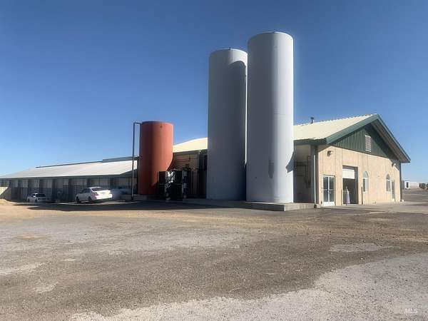 1,878 Acres of Agricultural Land with Home for Sale in Wendell, Idaho